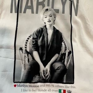 This is a size 40 100% silk Dolce and Gabbana top